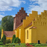Terslev kirke en skyet sommerdag